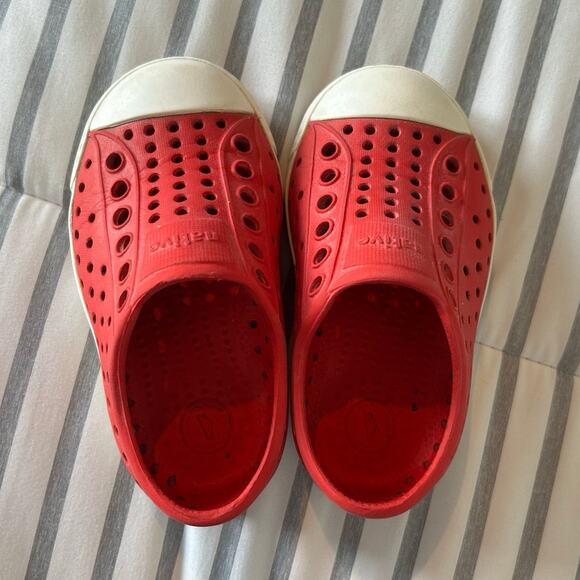 Native Jefferson Shoes – Red, Toddler Size 5C - Picture 6 of 6